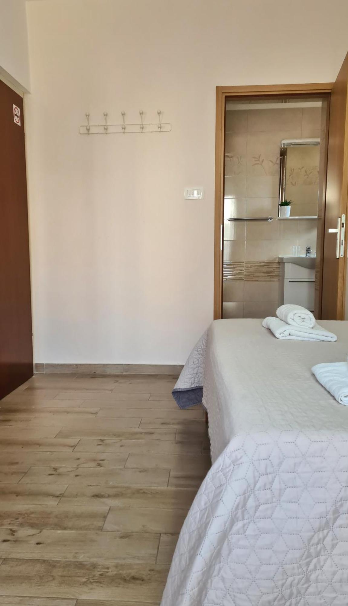 Apartments & Rooms Ivana 로비니 객실 사진