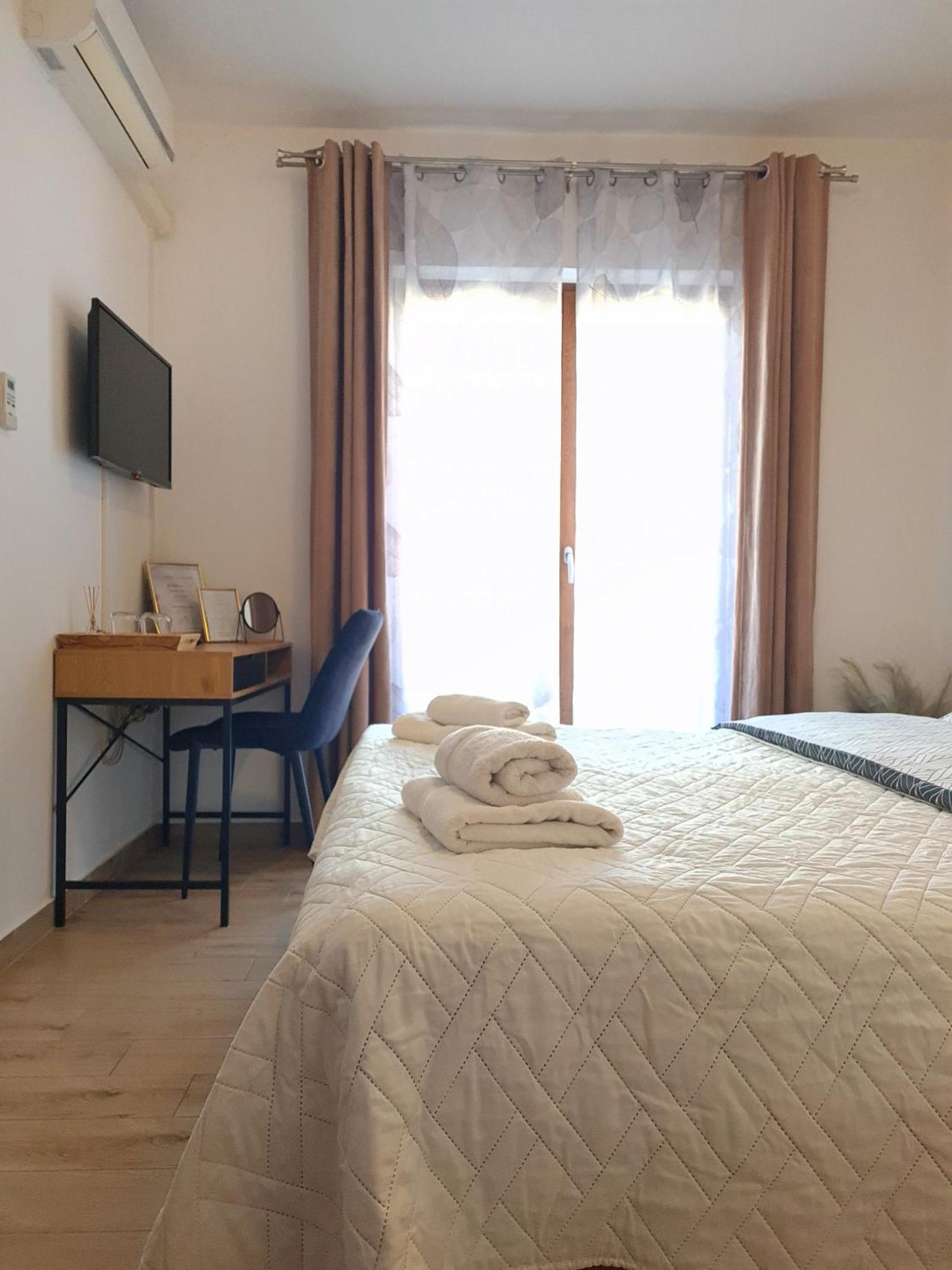 Apartments & Rooms Ivana 로비니 객실 사진