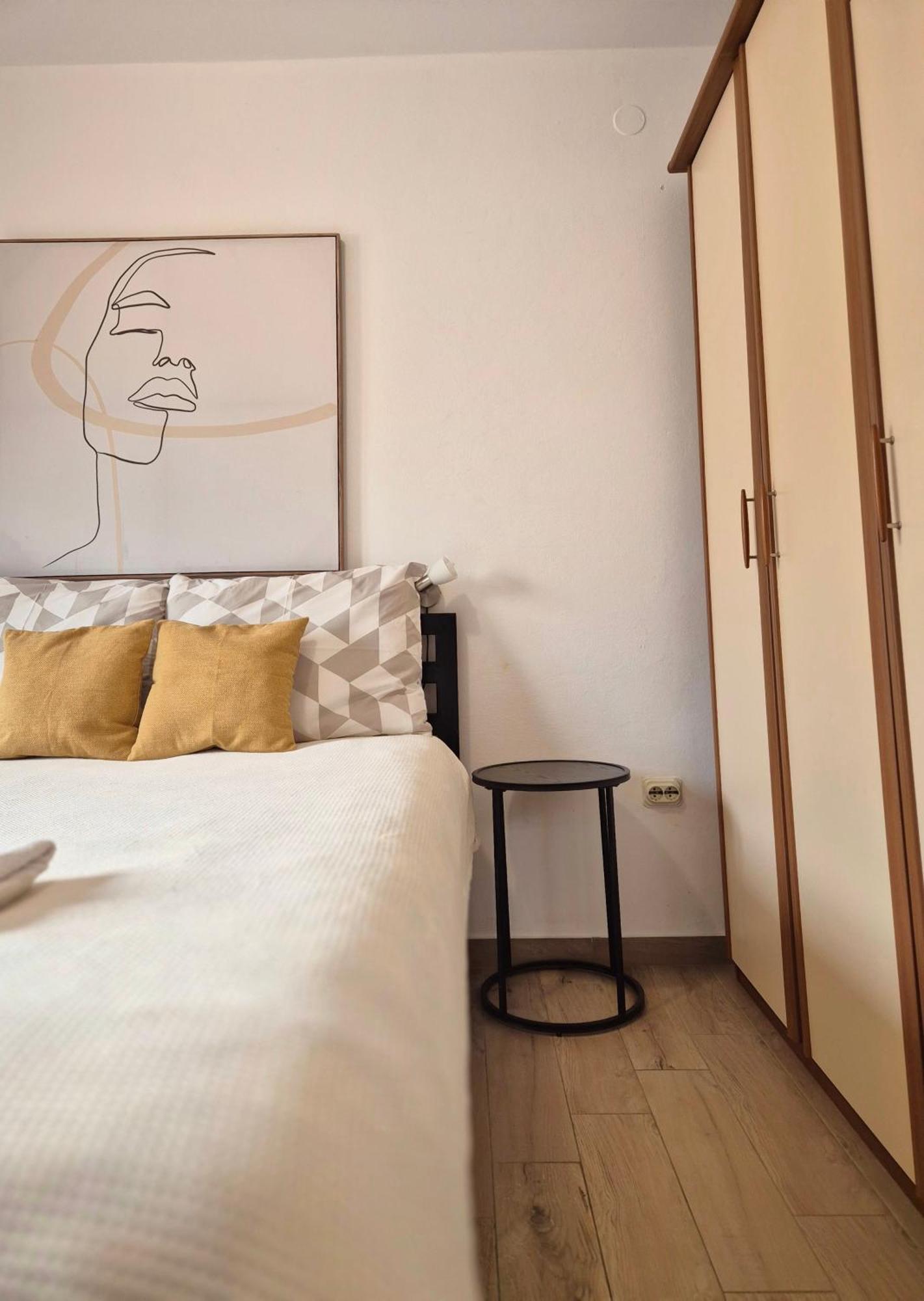Apartments & Rooms Ivana 로비니 객실 사진