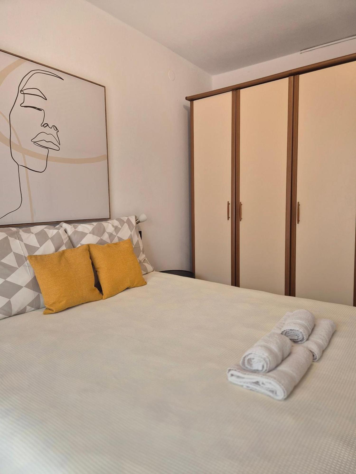 Apartments & Rooms Ivana 로비니 객실 사진